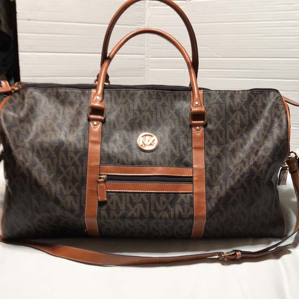NX signature logo weekender, fully lined with inside zipper pocket. - Picture 7 of 9
